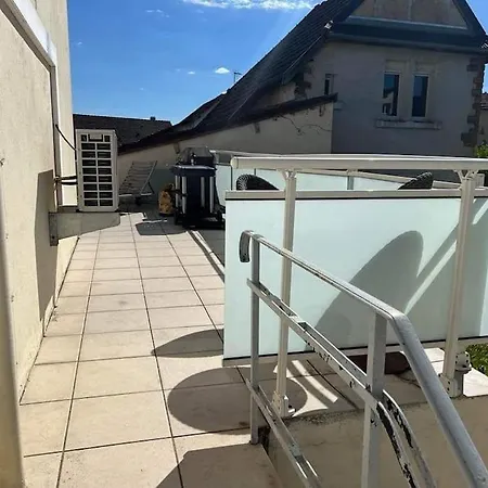 Jolie Maison De Avec Terrasse Et Jardin *
